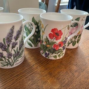 Vintage Crown Trent set of 4 Floral Mugs